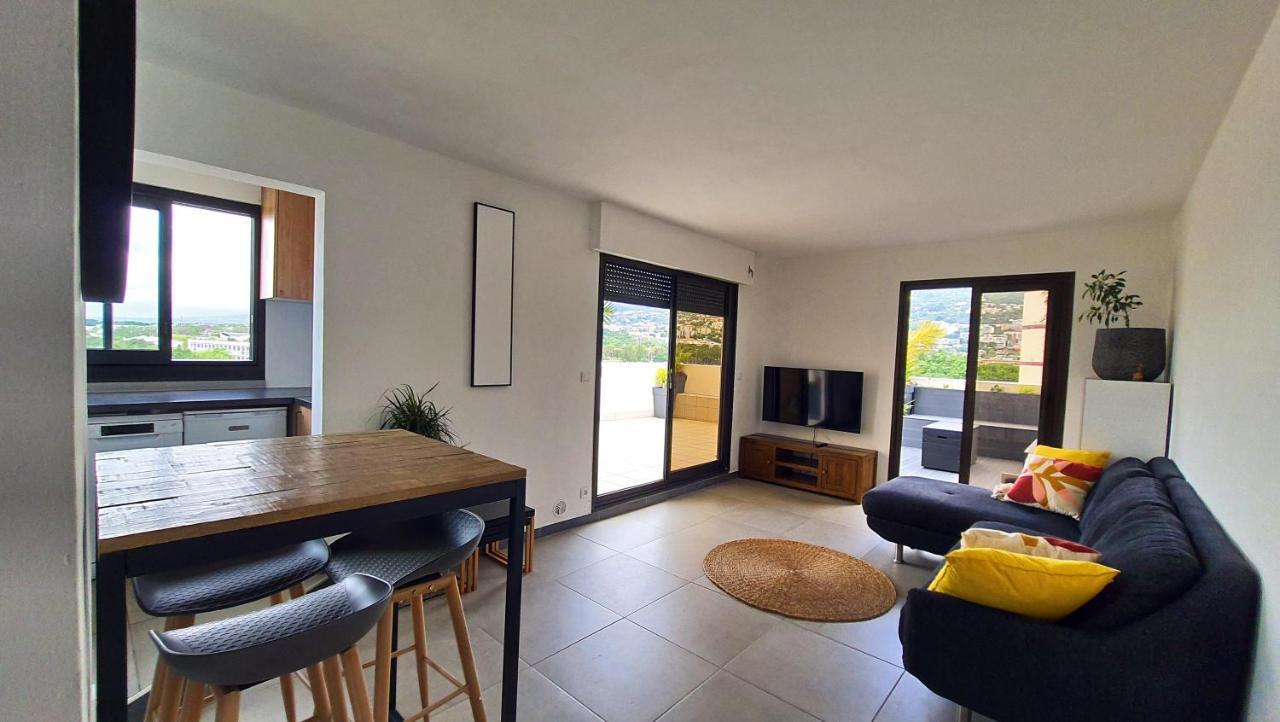 Rooftop - L'Appartement En Haut Saint-Denis Bagian luar foto
