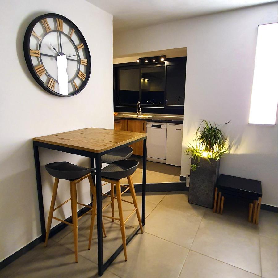 Rooftop - L'Appartement En Haut Saint-Denis Bagian luar foto
