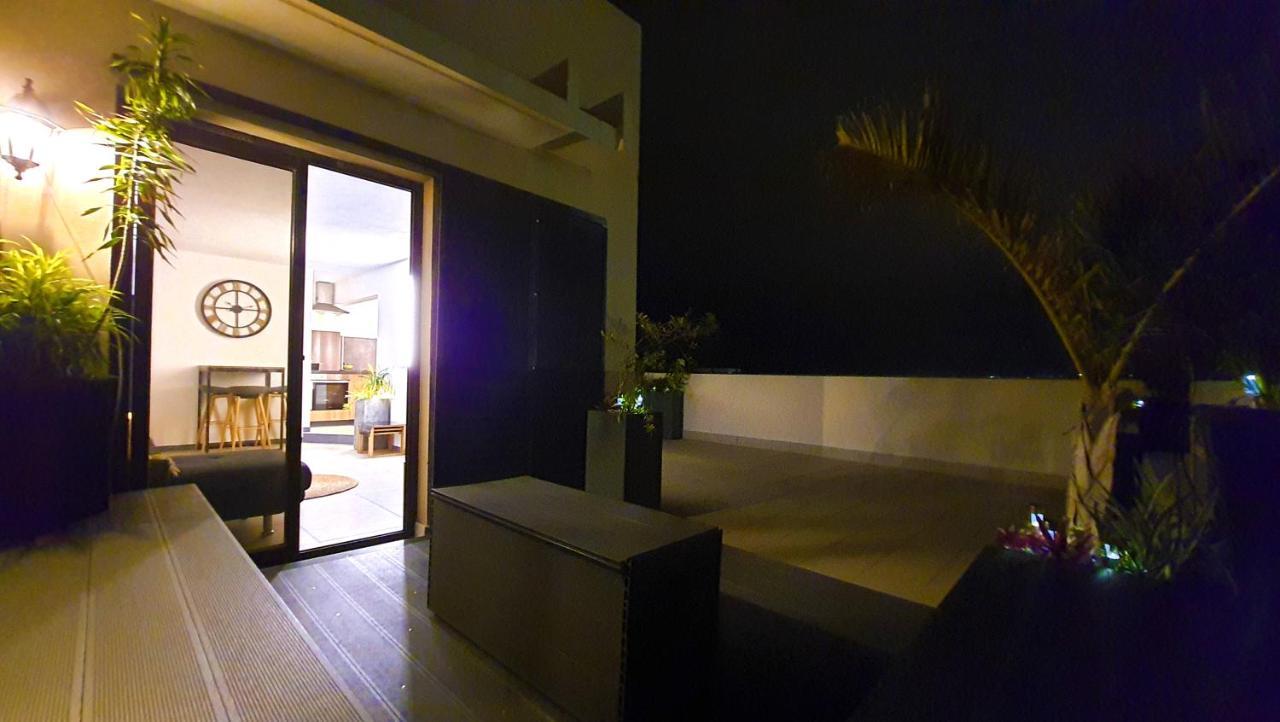 Rooftop - L'Appartement En Haut Saint-Denis Bagian luar foto